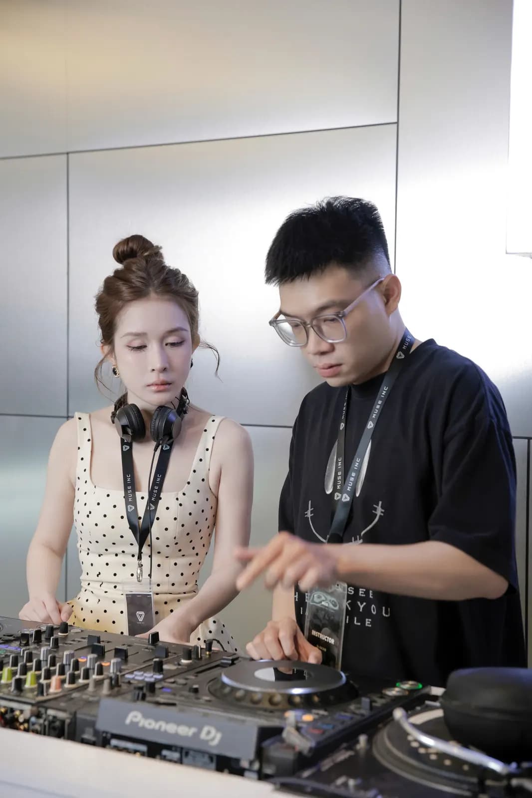 Học DJ 1 kèm 1: học riêng có đáng không, học phí bao nhiêu?