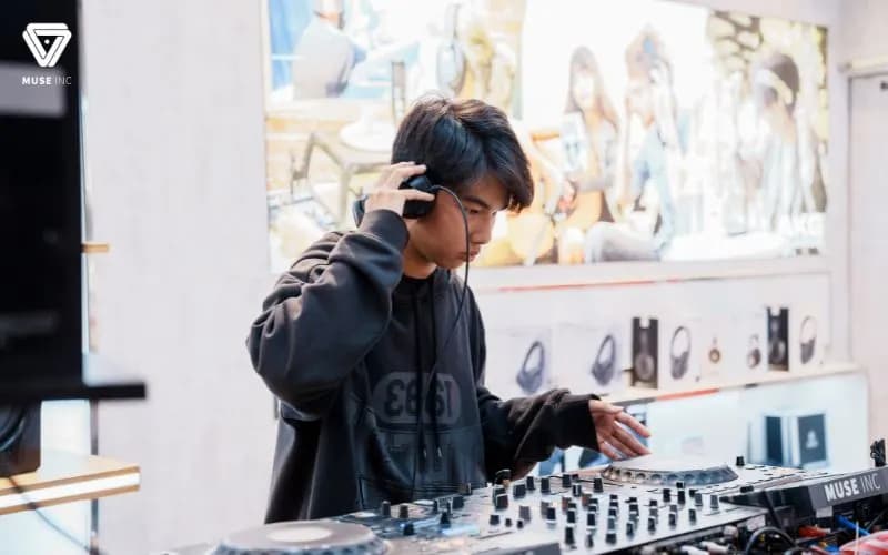 TRẢI NGHIỆM THỬ LÀM DJ TRONG MÙA HÈ NÀY