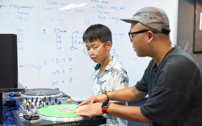 DJ course for kids – unlock your child's musical potential