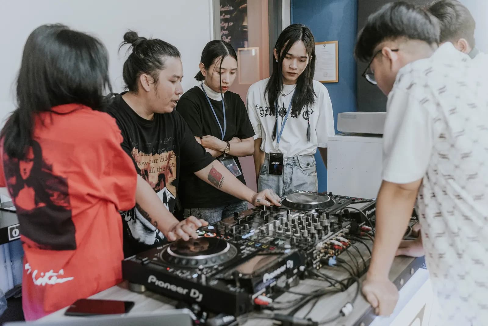 Weekly DJ lessons from beginner to advanced
