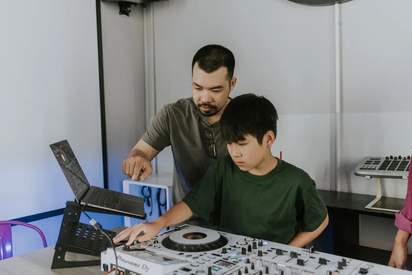 KHÓA HỌC DJ KID - CÙNG MUSE INC CHO CON MỘT MÙA HÈ NĂNG ĐỘNG