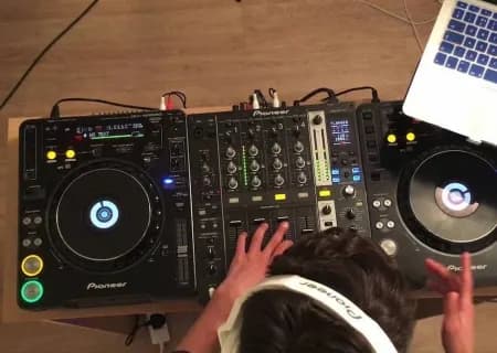 DJ TIPS: LIVESTREAM SET NHẠC CỦA MÌNH, TẠI SAO KHÔNG?