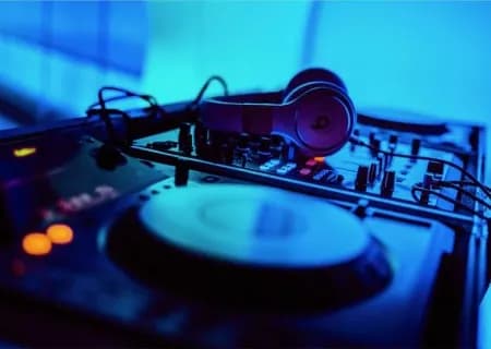 DJ controllers for beginners: which type to buy and what it costs (2026)