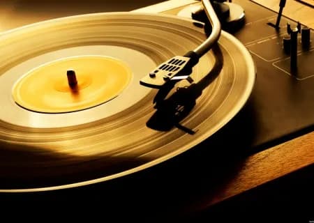 VINYL VỚI CASSETTE CHƯA HỀ CHẾT NHƯ BẠN VẪN NGHĨ