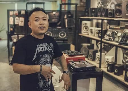 DJ PHAT BEATZ: TỪ OLD-SCHOOL HIP-HOP ĐẾN CEO CỦA MUSE INC.