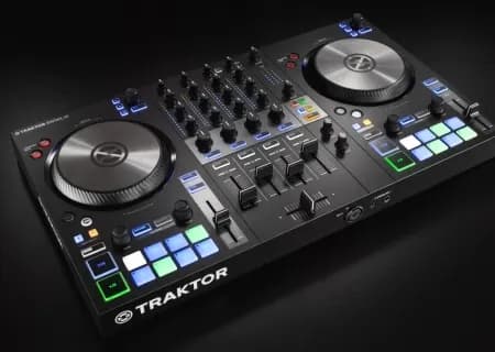 NATIVE INSTRUMENTS RA MẮT TRAKTOR KONTROL S3