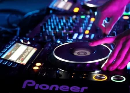 9 THIẾT BỊ DJ ĐÃ THAY ĐỔI TOÀN DIỆN NGÀNH DJ Ở THẬP NIÊN 2010