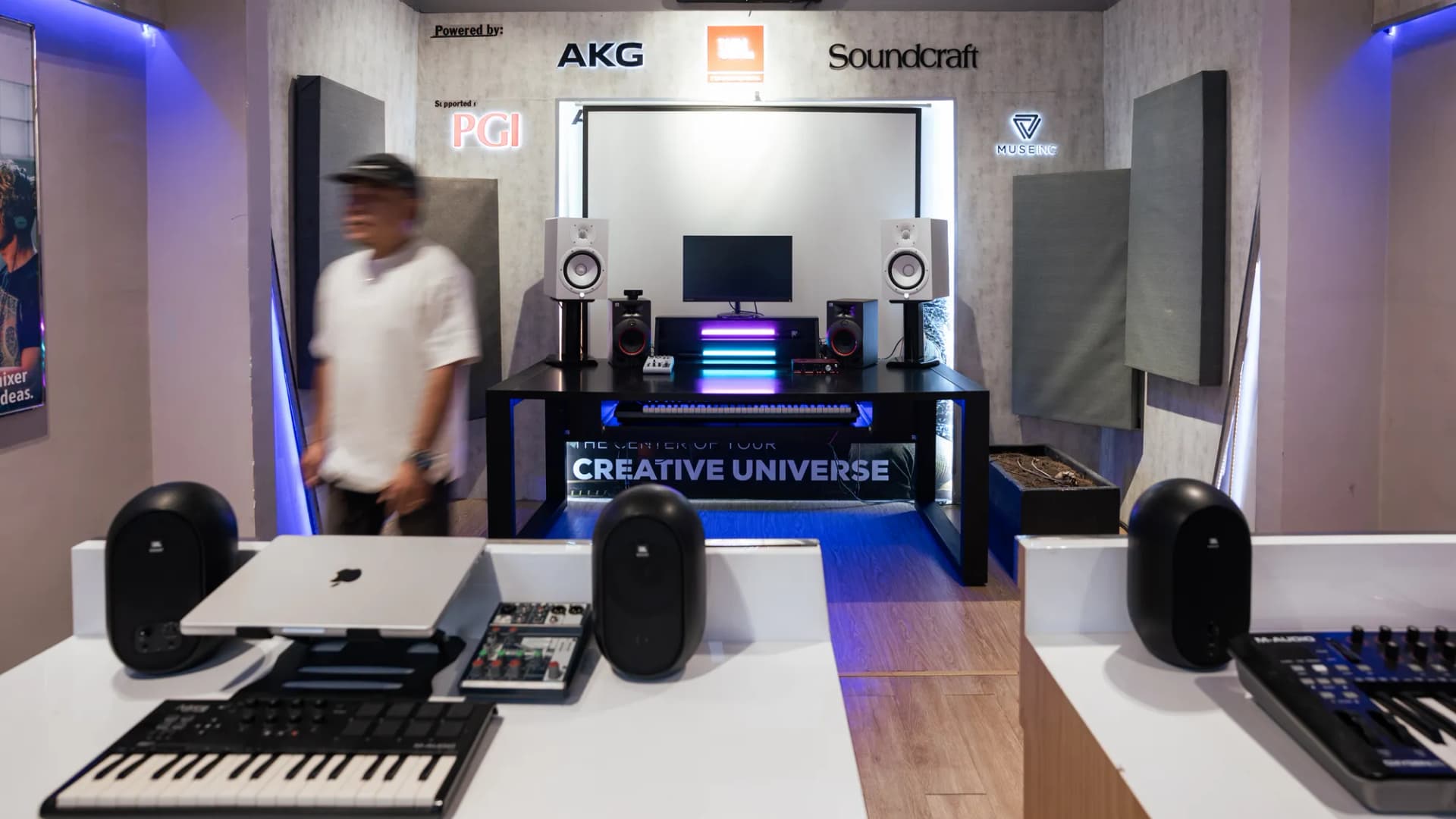 PRODUCTION STUDIO