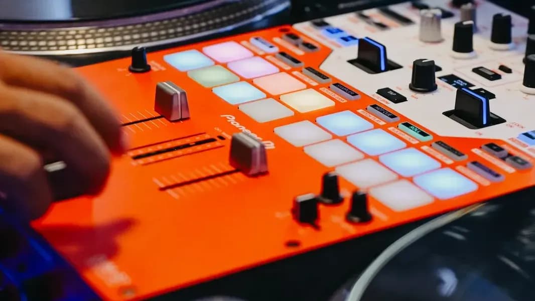 DJ Practice Room – PLX-1000 + DJM-S7