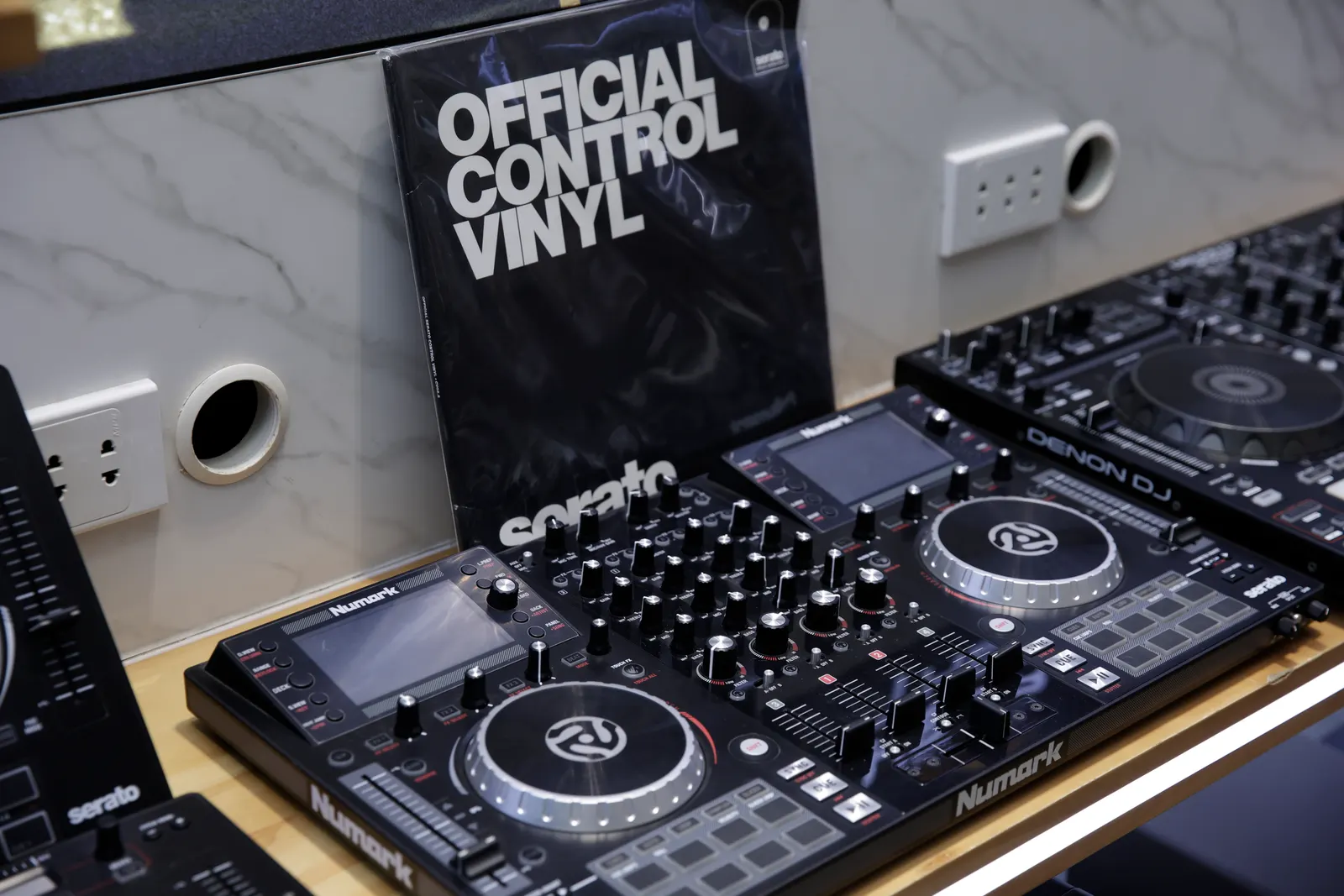 Dịch Vụ Cho Thuê Và Kinh Doanh Thiết Bị DJ Chất Lượng Cao tại Muse INC