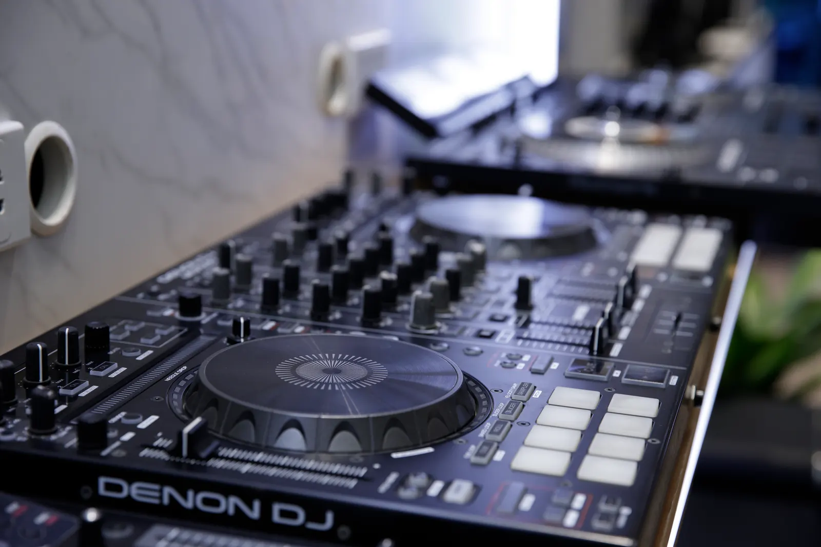 Dịch Vụ Cho Thuê Và Kinh Doanh Thiết Bị DJ Chất Lượng Cao tại Muse INC