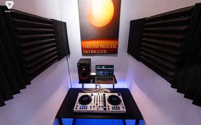 Learning to DJ in a professional environment at Muse Inc