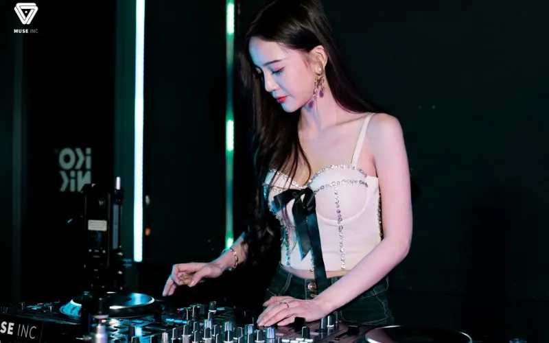 Learning to DJ in a professional environment at Muse Inc