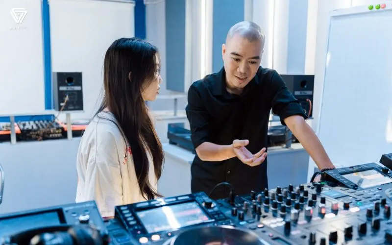 The instructor team at Muse Inc, a leading DJ academy