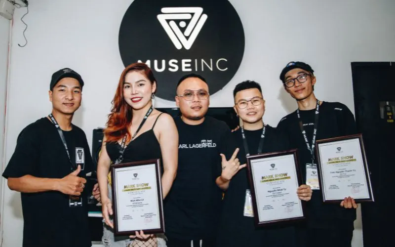 Muse Inc students celebrating the end of their DJ course