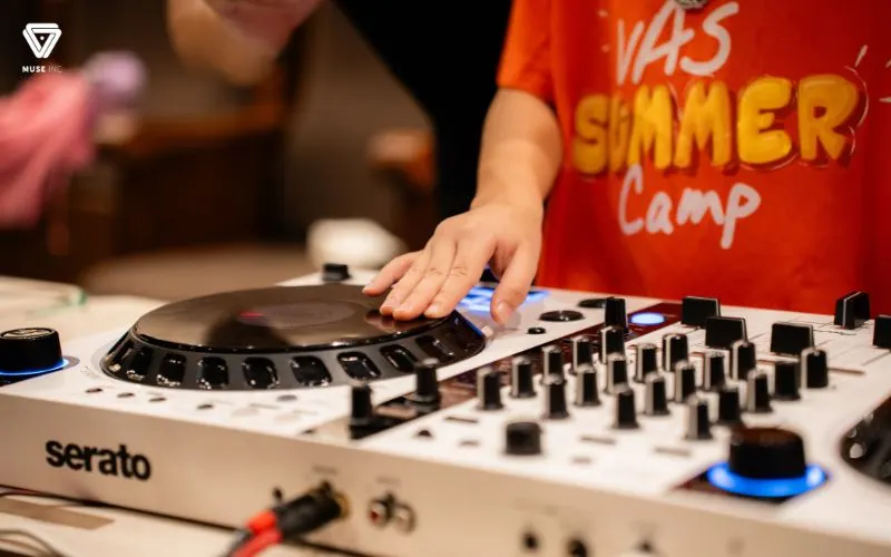 VAS students trying DJ equipment with Muse Inc