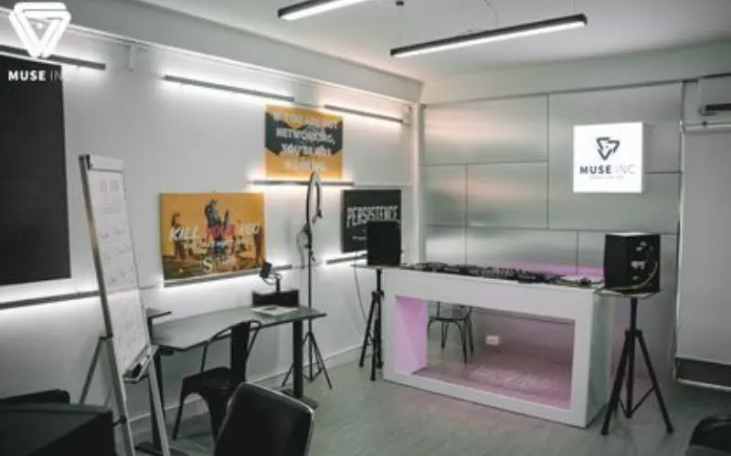 The DJ classroom at Muse Inc's former Lê Văn Sỹ premises