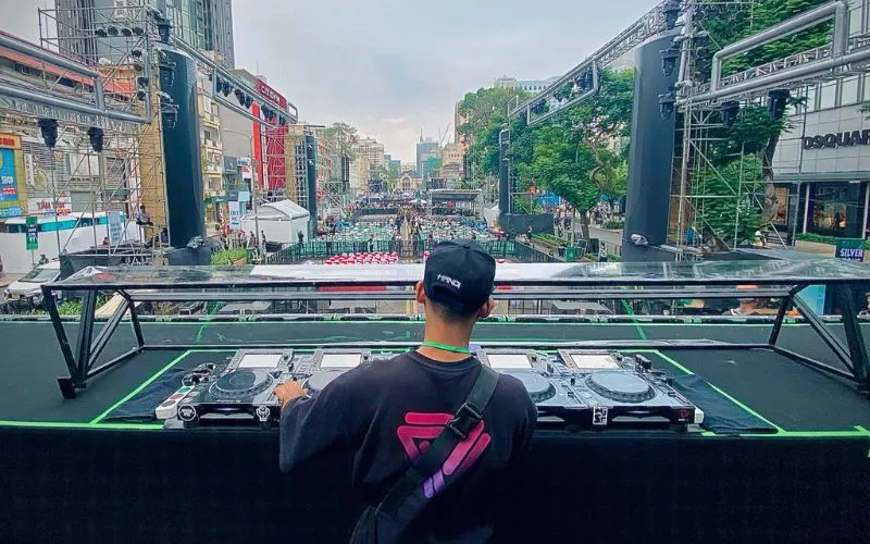 Muse Inc at the Heineken 2022 show with The Chainsmokers