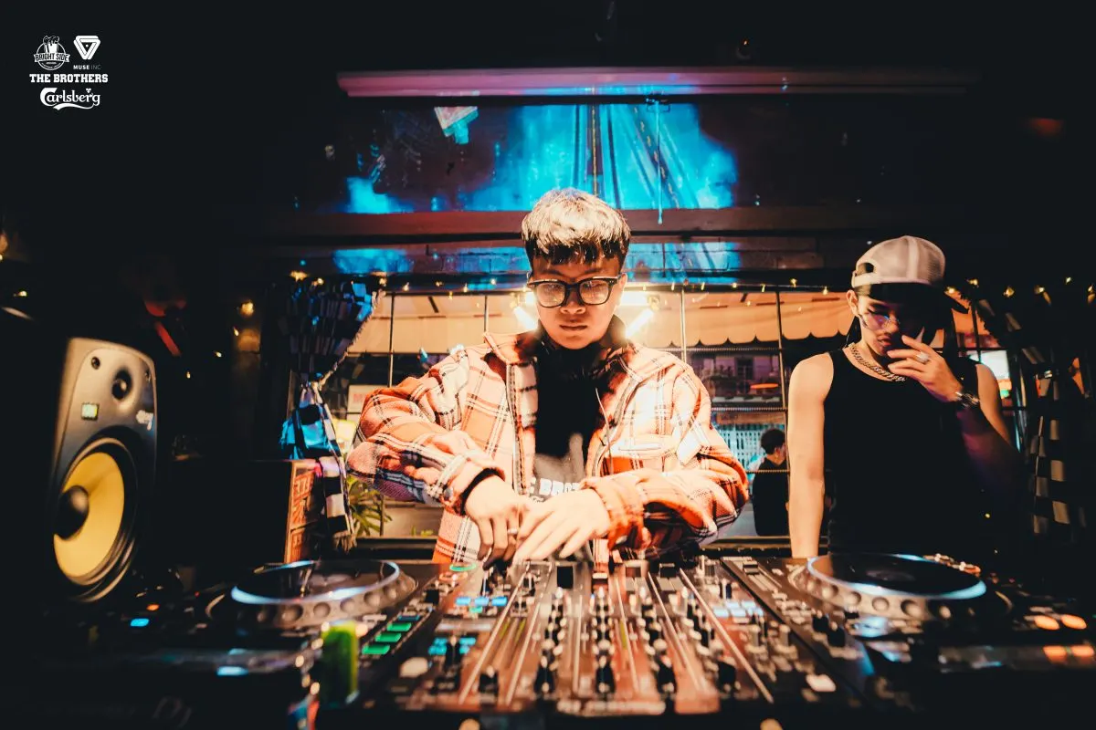 1 DJ CHUYÊN NGHIỆP CẦN NHỮNG GÌ?