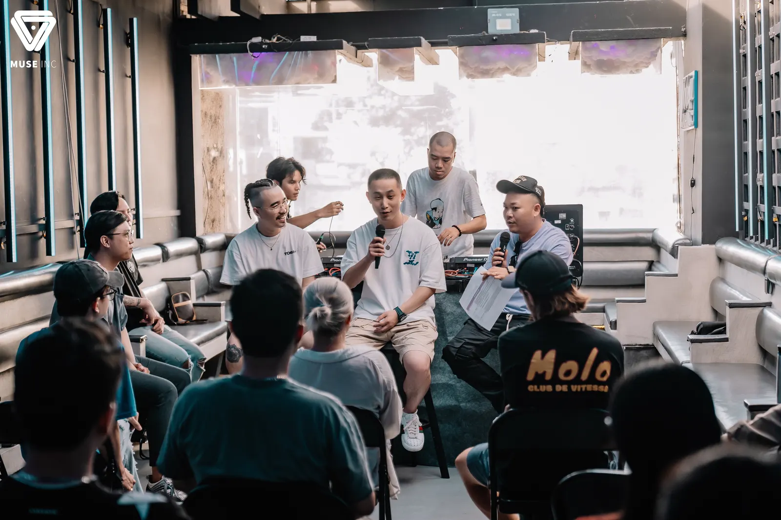 1 DJ CHUYÊN NGHIỆP CẦN NHỮNG GÌ?
