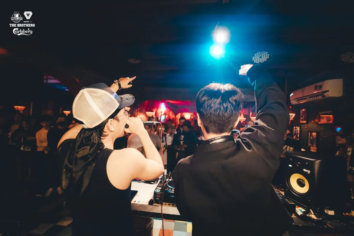 Free professional profile photos with the Comprehensive DJ Course at Muse Inc
