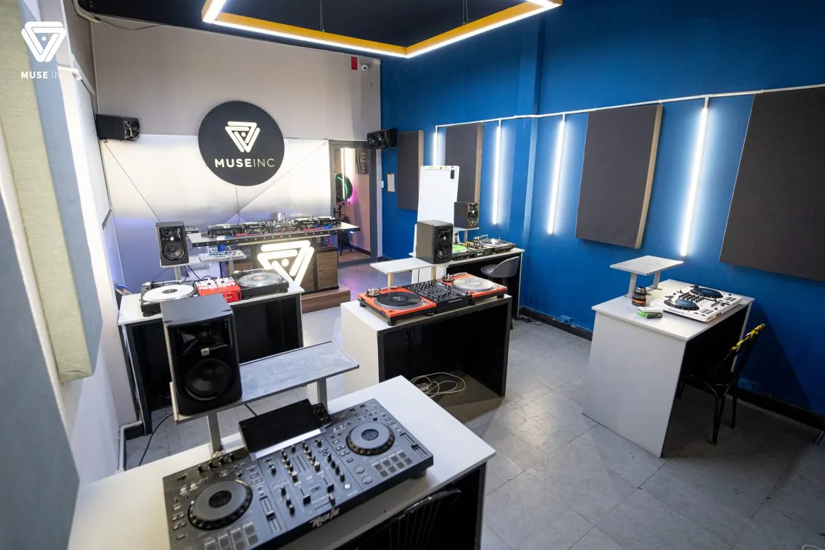 Free professional profile photos with the Comprehensive DJ Course at Muse Inc