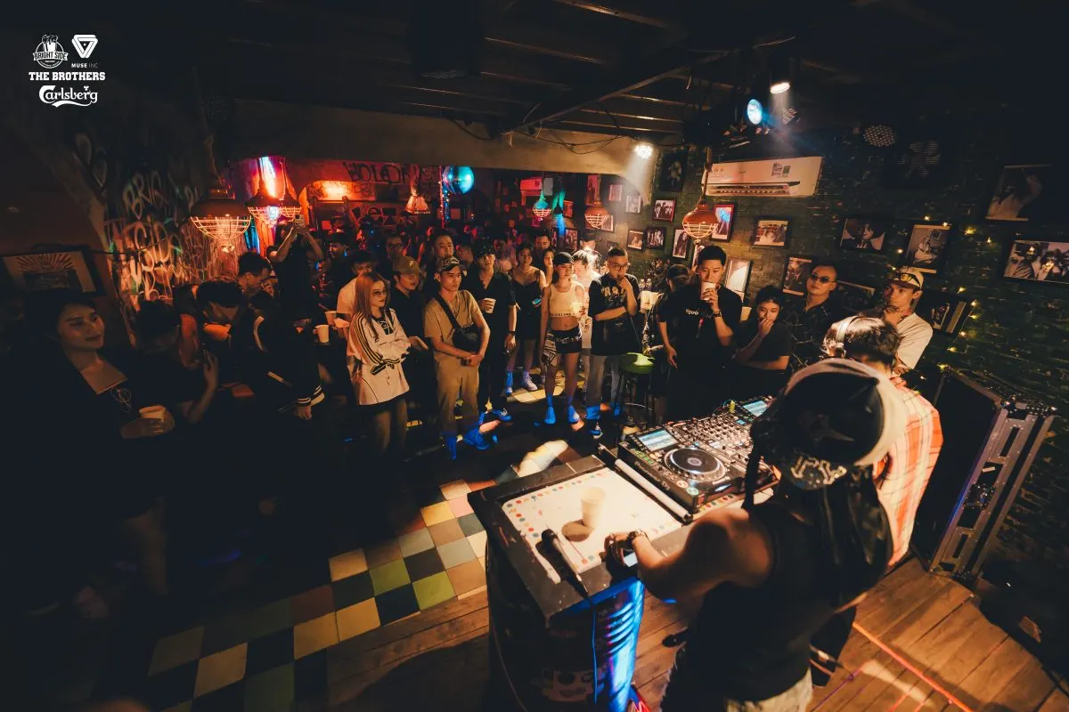 Free professional profile photos with the Comprehensive DJ Course at Muse Inc