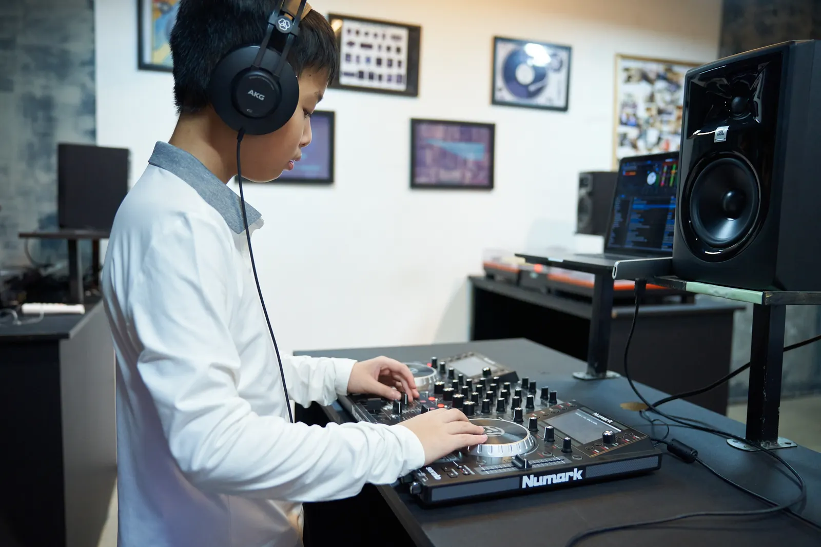 DJ course for kids – unlock your child's musical potential