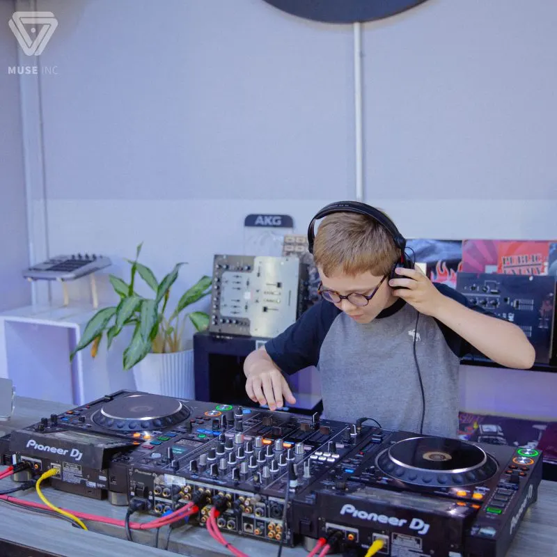 DJ course for kids – unlock your child's musical potential