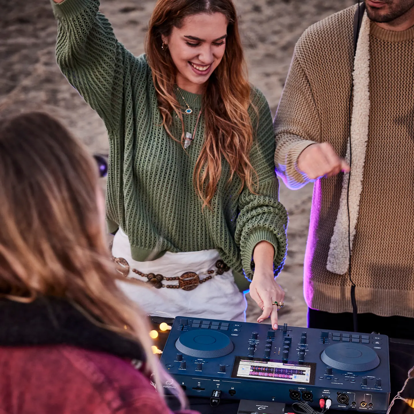The OMNIS-DUO connected to speakers via Bluetooth