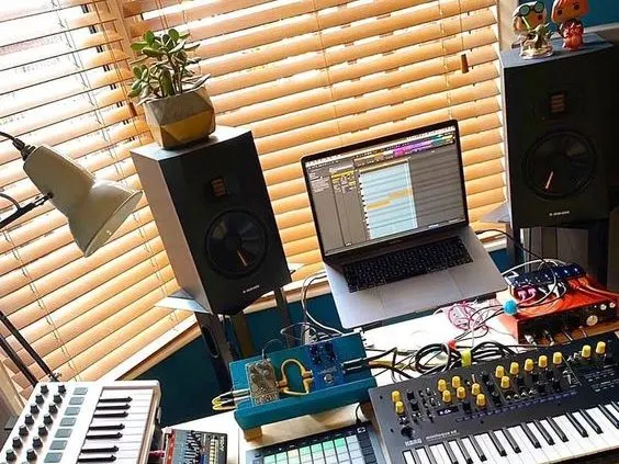 5 tips for setting up a proper home studio