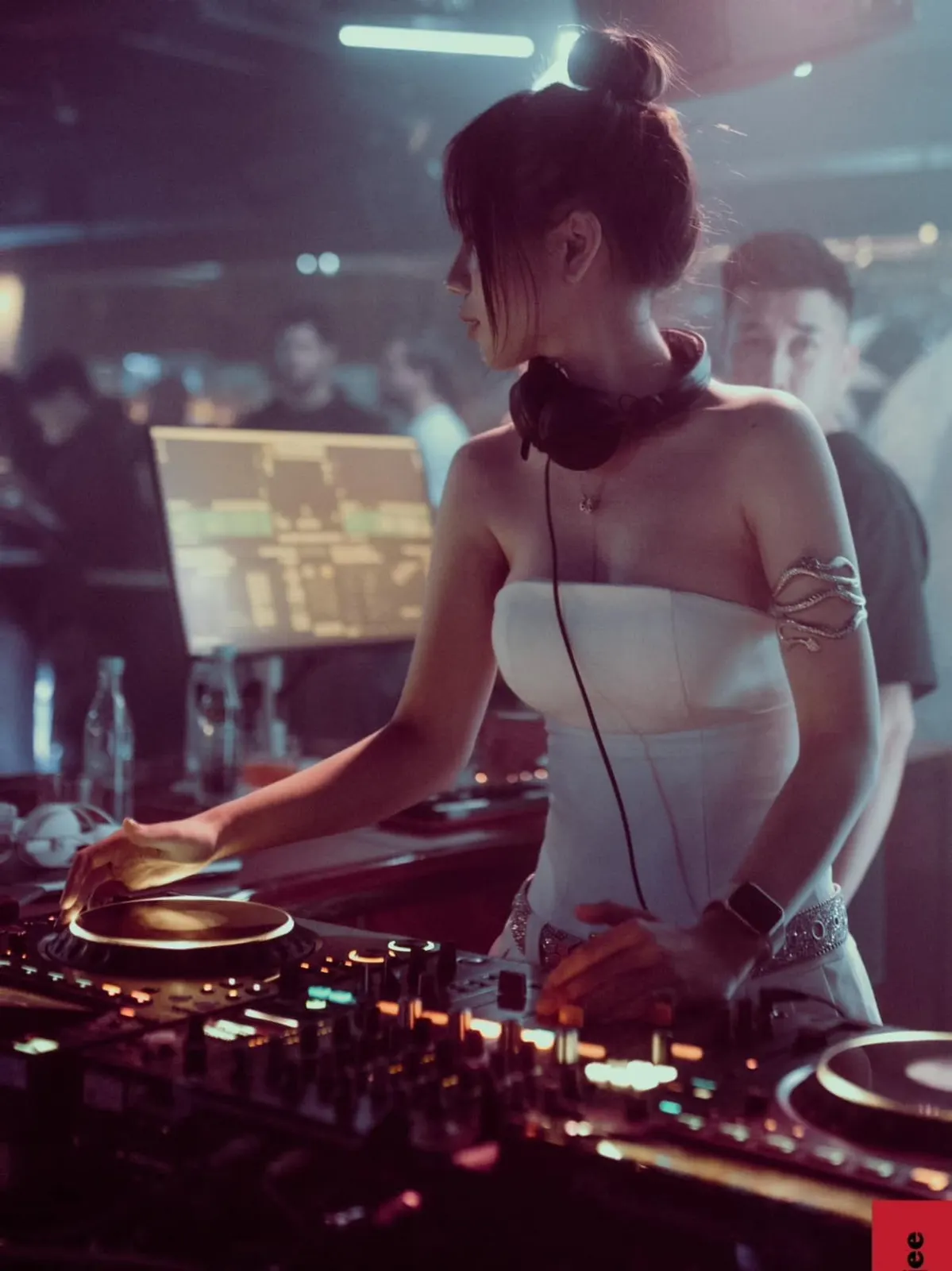 DJ LÀ GÌ? CÓ NHỮNG LOẠI HÌNH DJ NÀO?