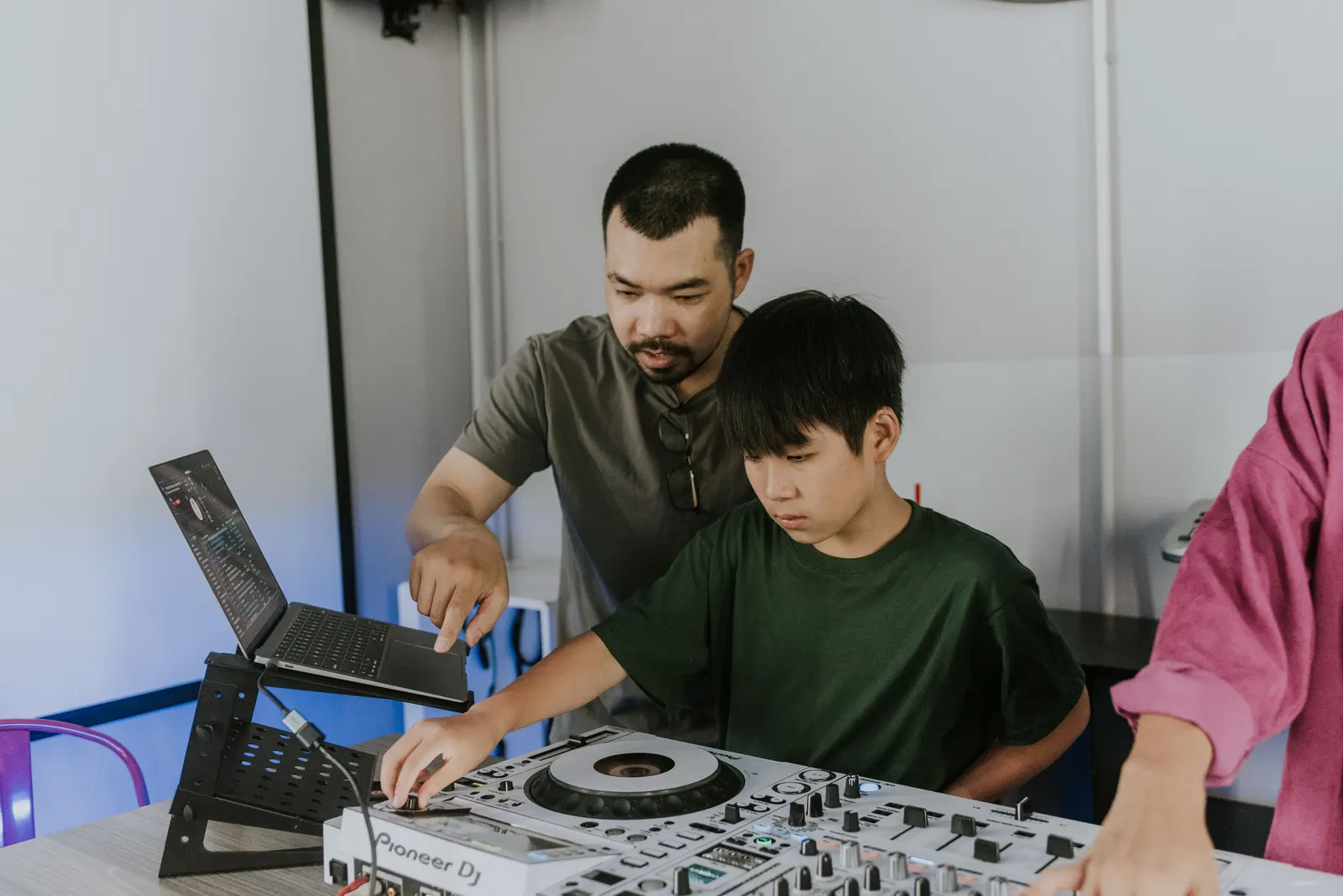 3 great benefits of learning music for children