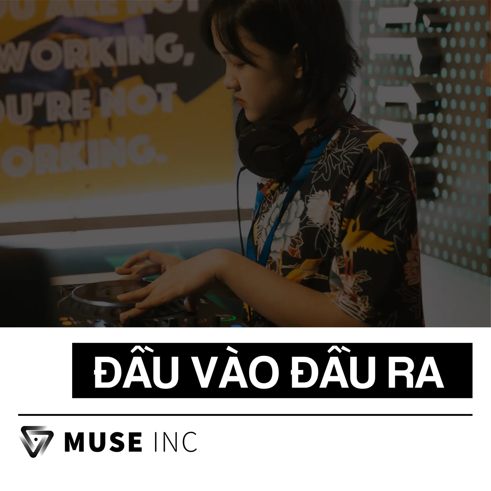 Comparing the Basic and Comprehensive DJ Courses