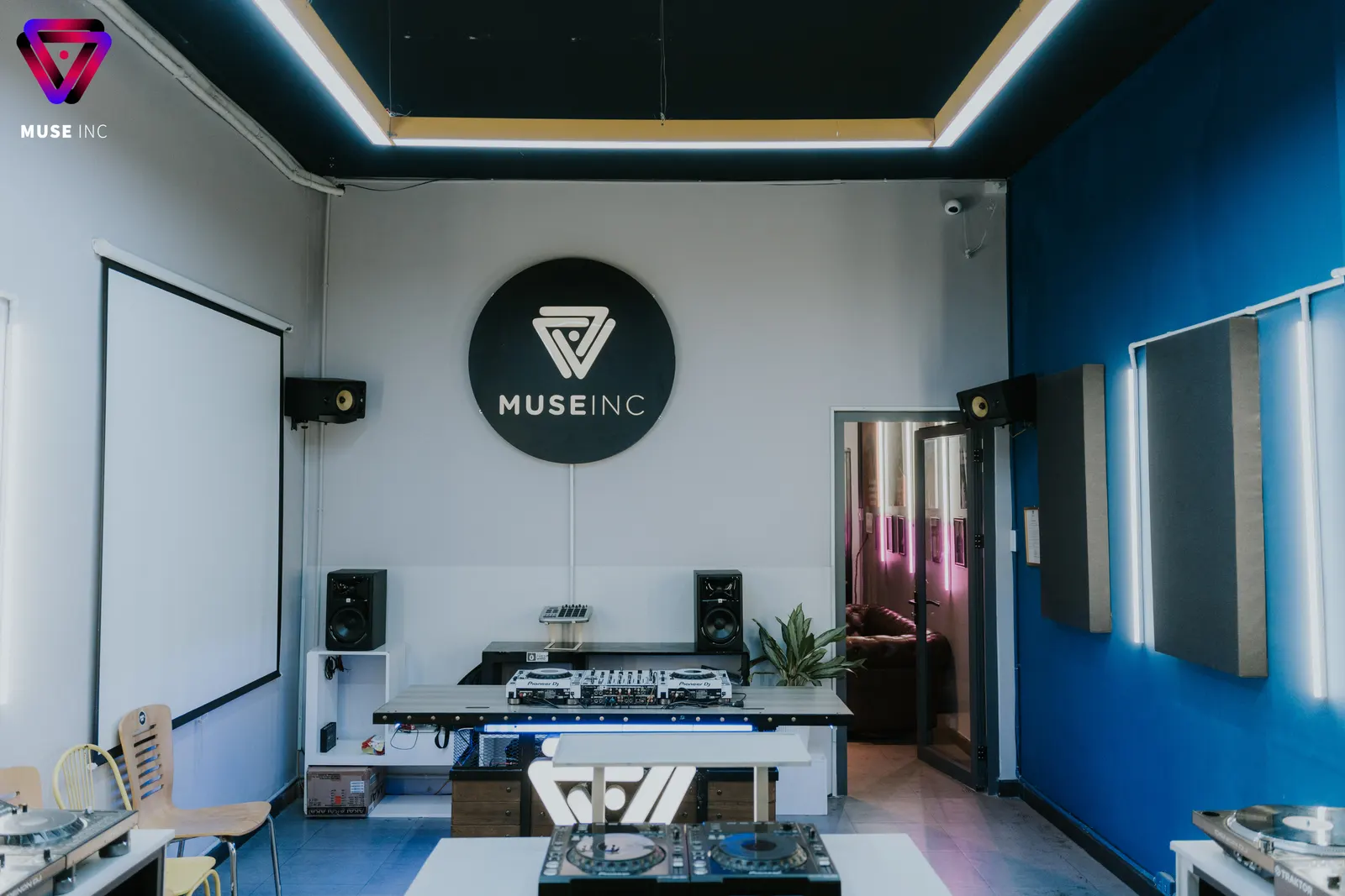 Weekly DJ lessons from basic to advanced