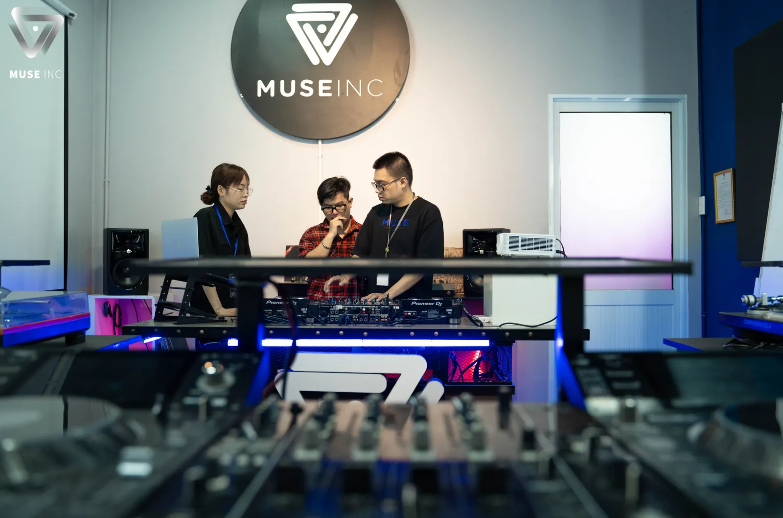 Professional DJ course at Muse Inc: cost and duration