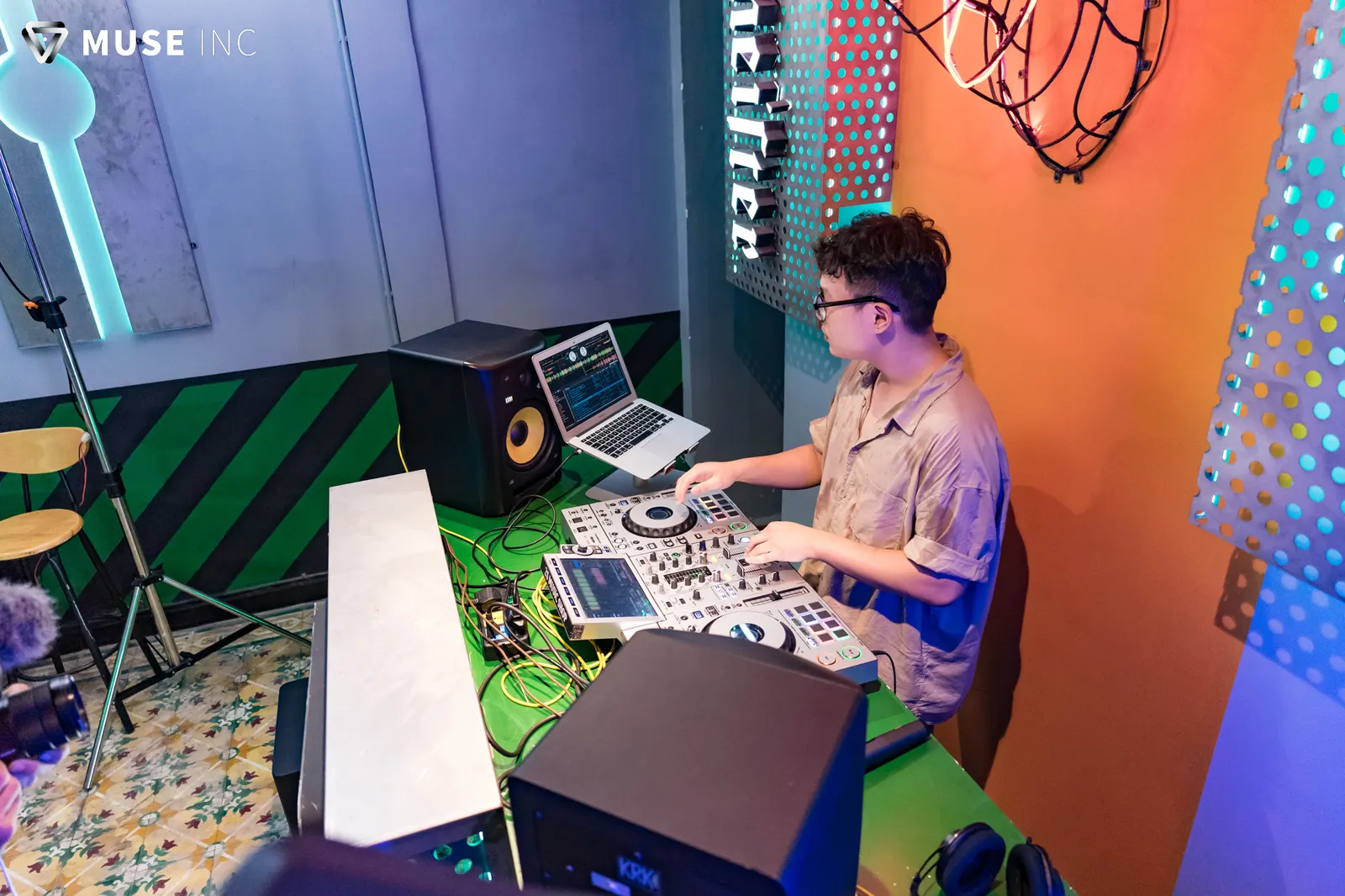 Learning to DJ