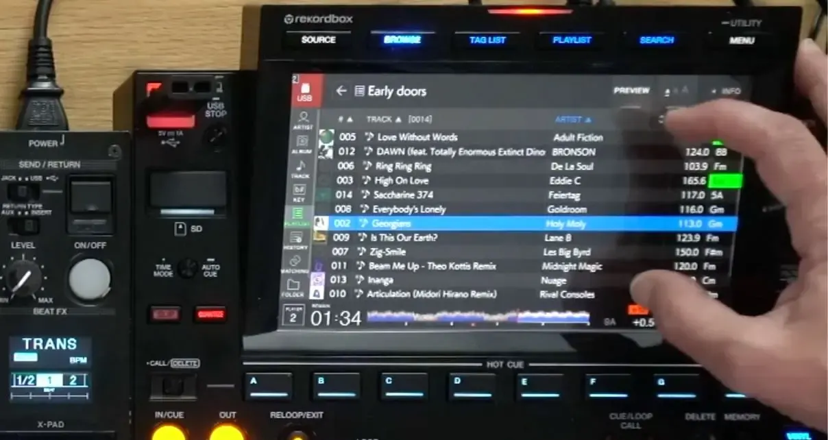 Adding a second column to the CDJ-3000 library
