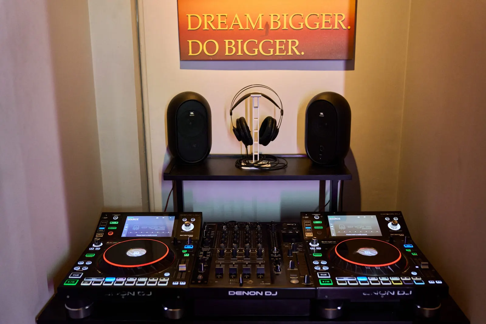 DJ lessons for beginners at Muse Inc