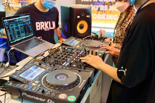 Học DJ nhiều tiền không?