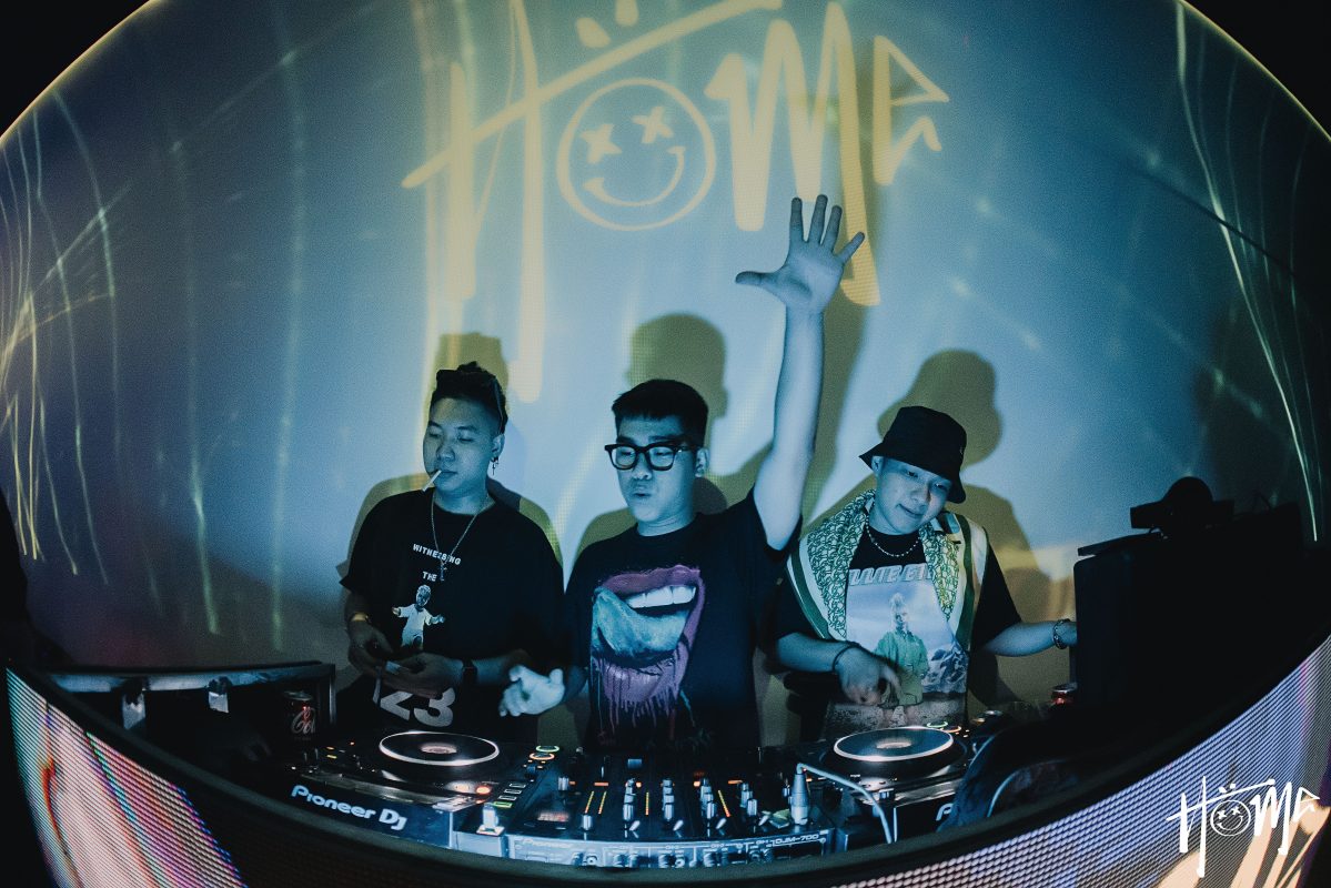 DJ K.D trình diễn tại Home Pub