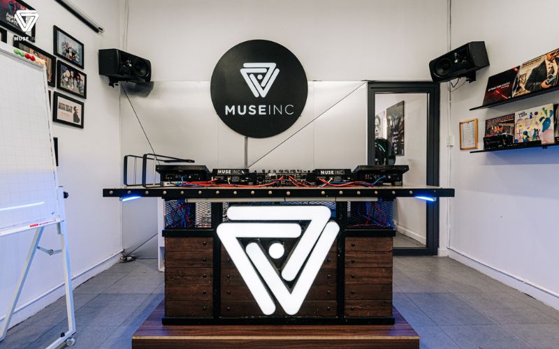 BACK TO SCHOOL - HỌC DJ TRONG MỘT MÔI TRƯỜNG CHUYÊN NGHIỆP SẼ NHƯ THẾ NÀO?